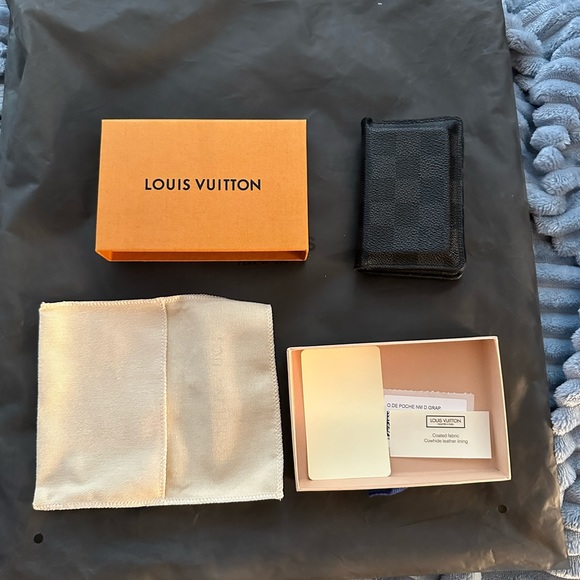 Authentic Used LV Wallet - Picture 3 of 7